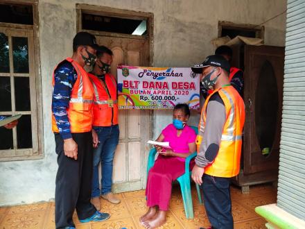 PENYALURAN BANTUAN BLT DD DESA SOBO